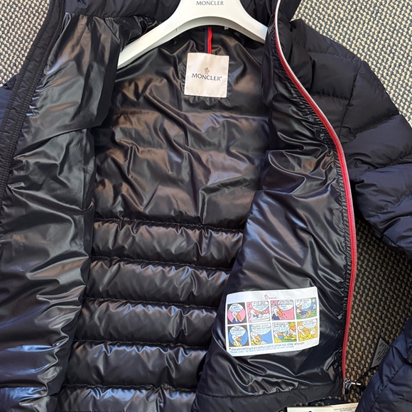 NWT 💯% authentic Moncler Kids Serapio Navy Puffer Jacket. With hanger&bag&tags - Picture 3 of 16
